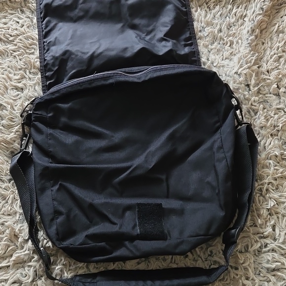 Eastpak Unisex Crossbody Satchel - Picture 3 of 8